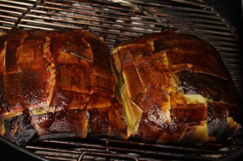 Vegetarische Bombe gefüllt mit buntem Gemüse oder Mac´n Cheese im Lauchmantel